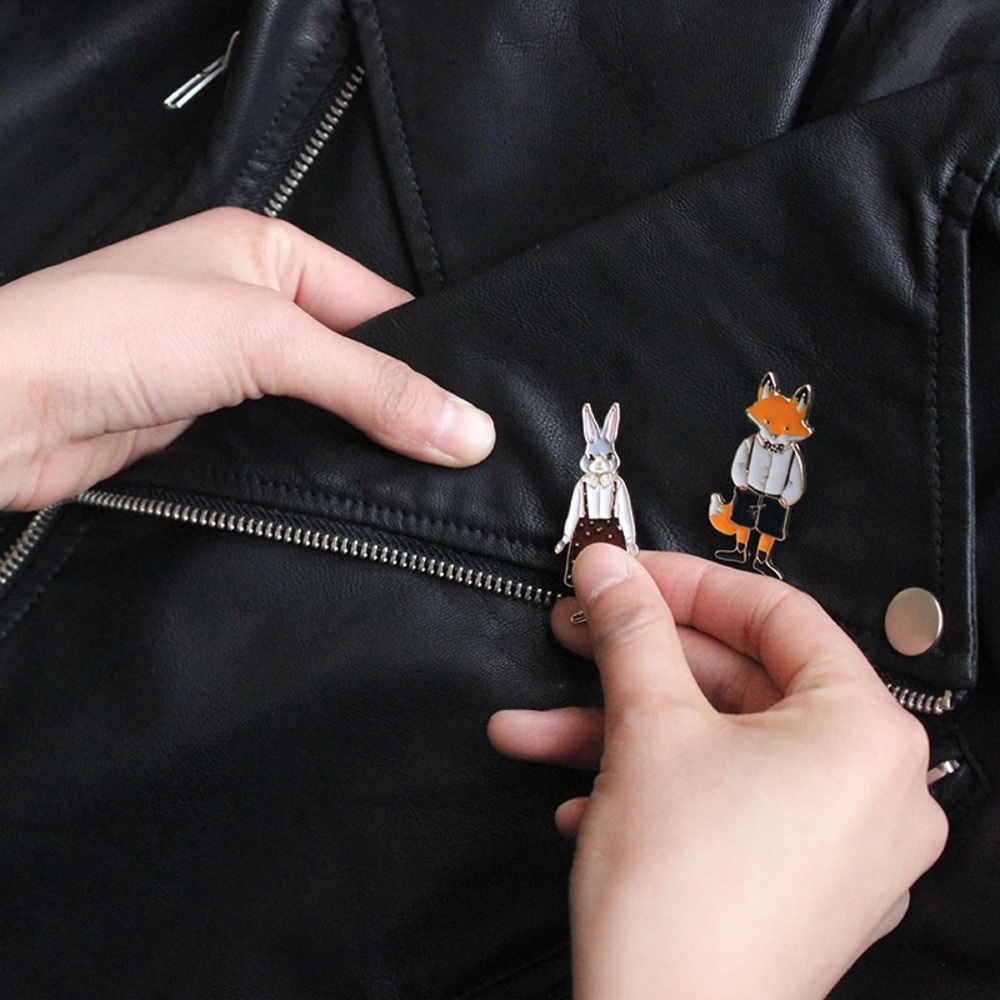 力Mr. & Mrs Fox Pins Set力 - Picture 7 of 7